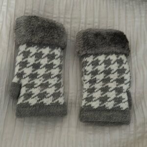 FINGERLESS GLOVES. FURRY SOFT INSIDE.  NEW